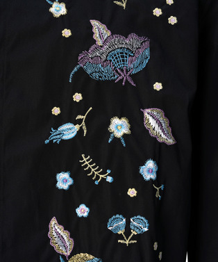 PHOTOCHROMIC FLOWER EMBROIDERY SHIRT 詳細画像