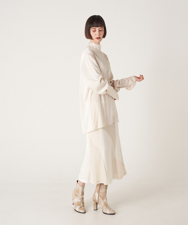 CURVED PATCHWORK SATIN BLOUSE 詳細画像 BEIGE 10
